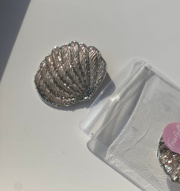 Seashell hair-clips